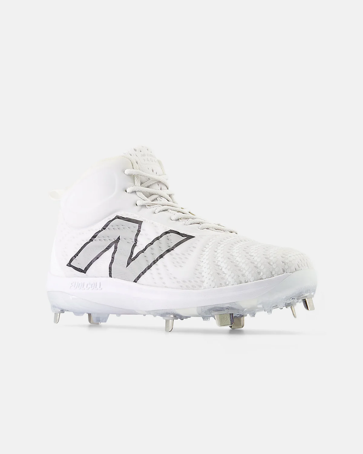 Задняя часть кроссовок New Balance FuelCell 4040 v7 чёрных, пятка и шипы.