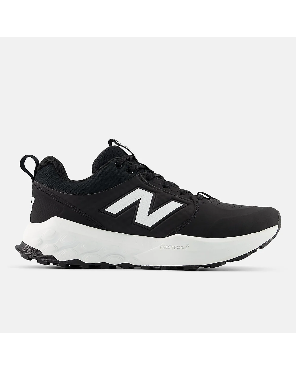 Чёрные кроссовки New Balance Fresh Foam 950V4 с белой подошвой, вид сбоку.