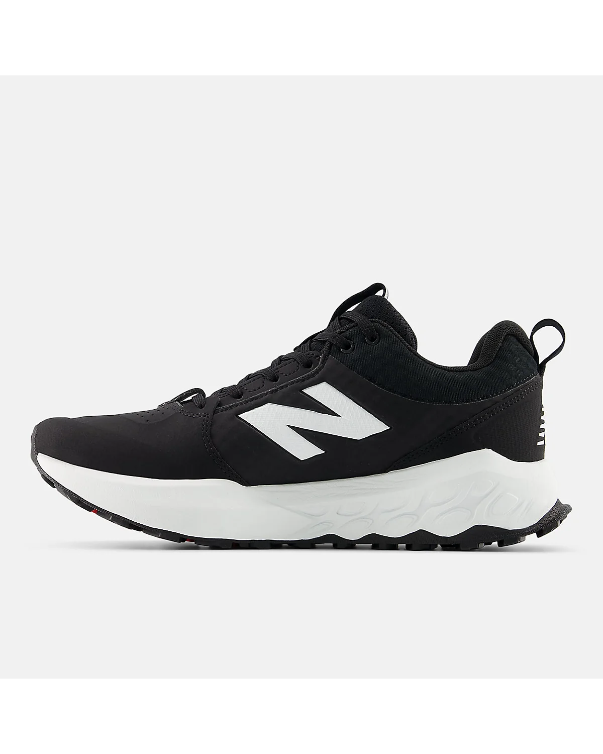 Крупный план материала и кроя кроссовок New Balance Fresh Foam 950V4 чёрных.