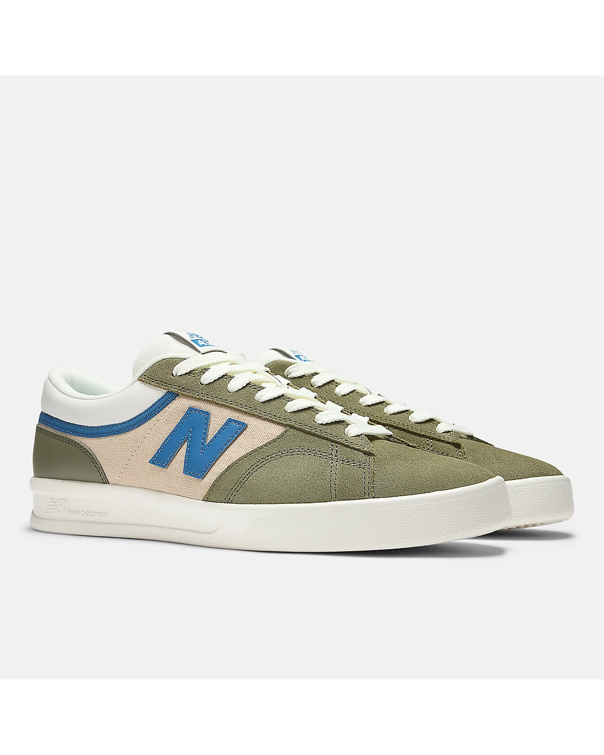 Кеды New Balance Numeric 430 оливковые, ракурс спереди-внутрь, виден профиль.