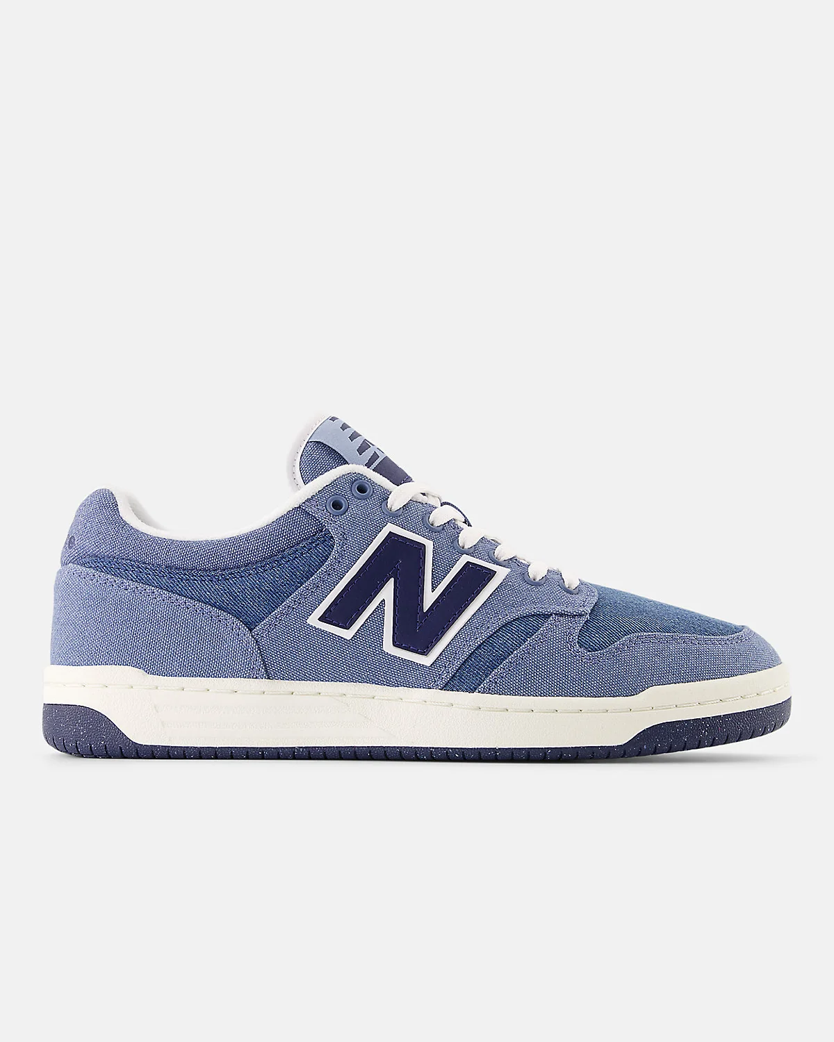 Белые кроссовки New Balance 480, вид сбоку.