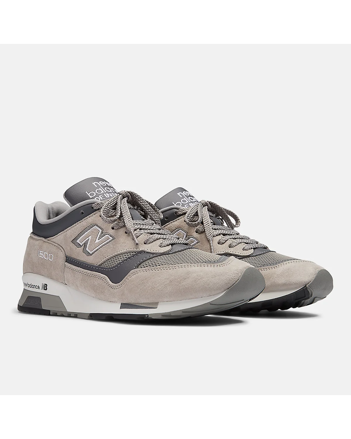 Кроссовки New Balance Made in UK 1500 серые, ракурс спереди, видна конструкция верха.