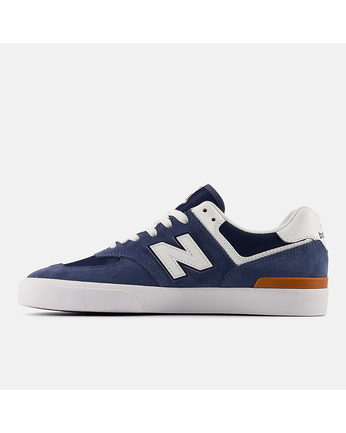 Крупный план ткани кед New Balance Numeric 574 Vulc индиго, текстура дения и кожи.