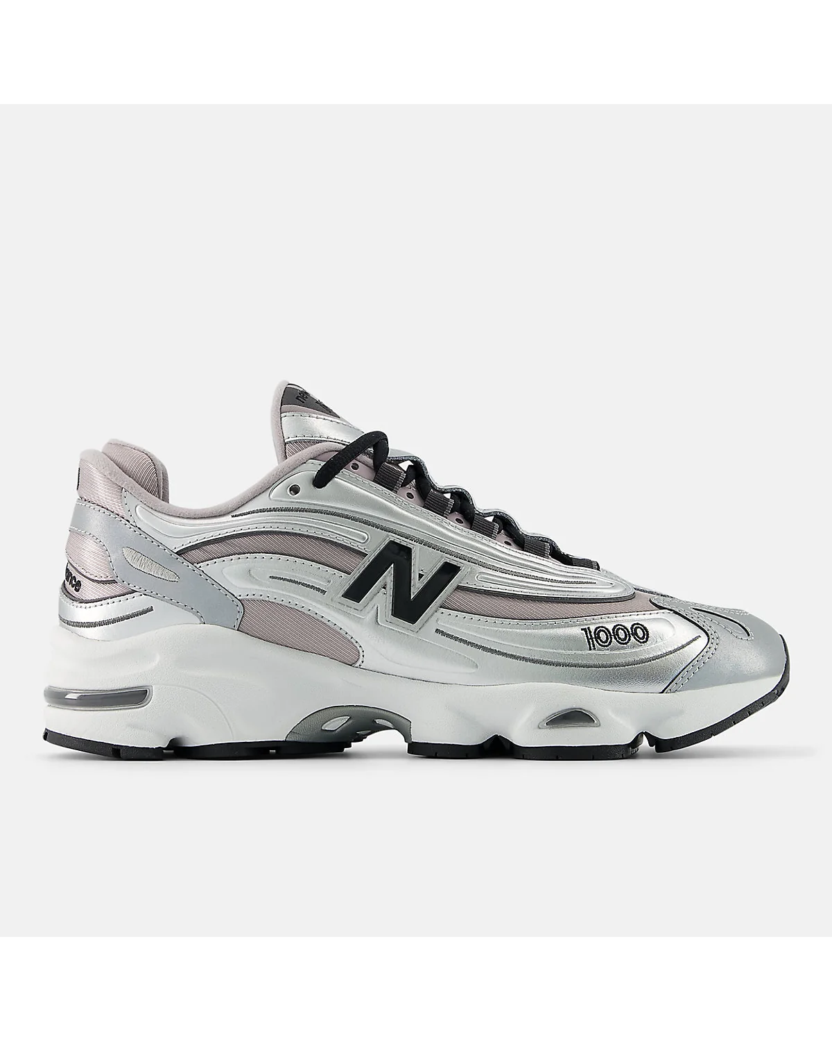 Серебристые кроссовки New Balance 1000, вид сбоку.