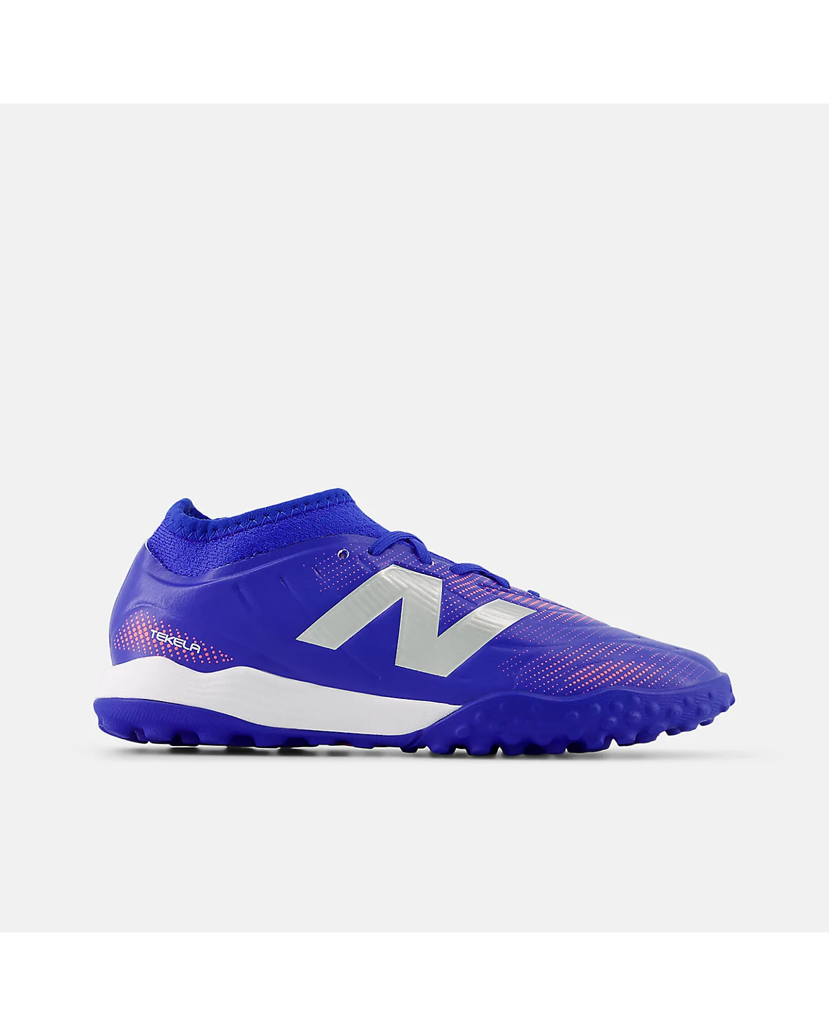 Детские футбольные бутсы New Balance Tekela Team Low синие с красным.