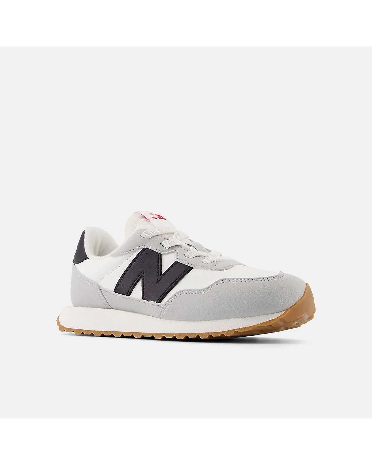 New Balance 237 Bungee белые с черным, вид под углом.