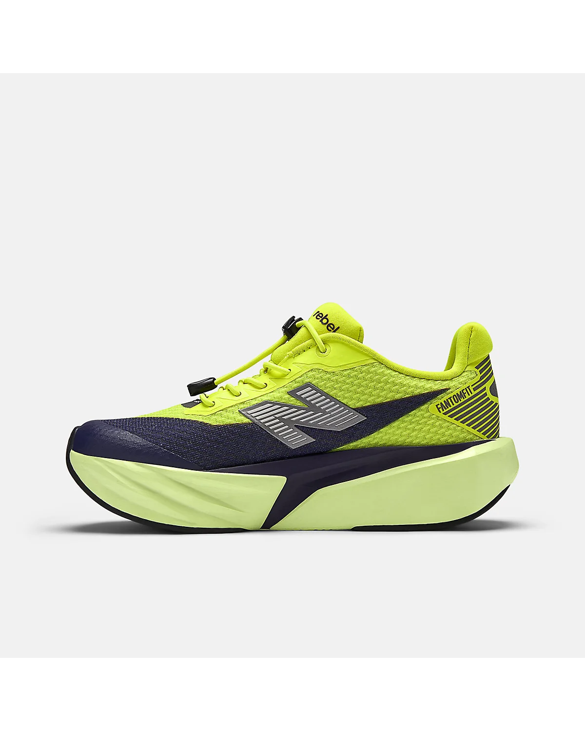 Детали цветного блока и фиксатора шнуровки на New Balance FuelCell Rebel.