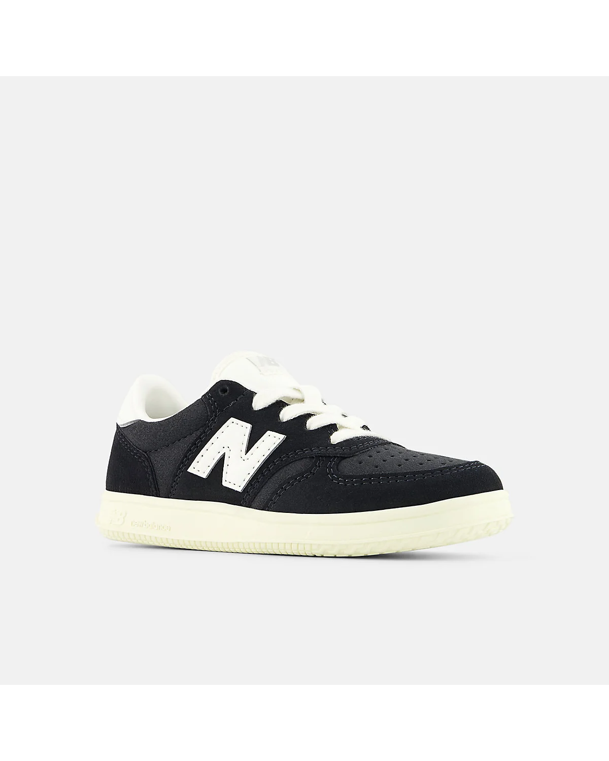 Кроссовки New Balance T500 цвета морской соли с белыми шнурками, фронтальный вид