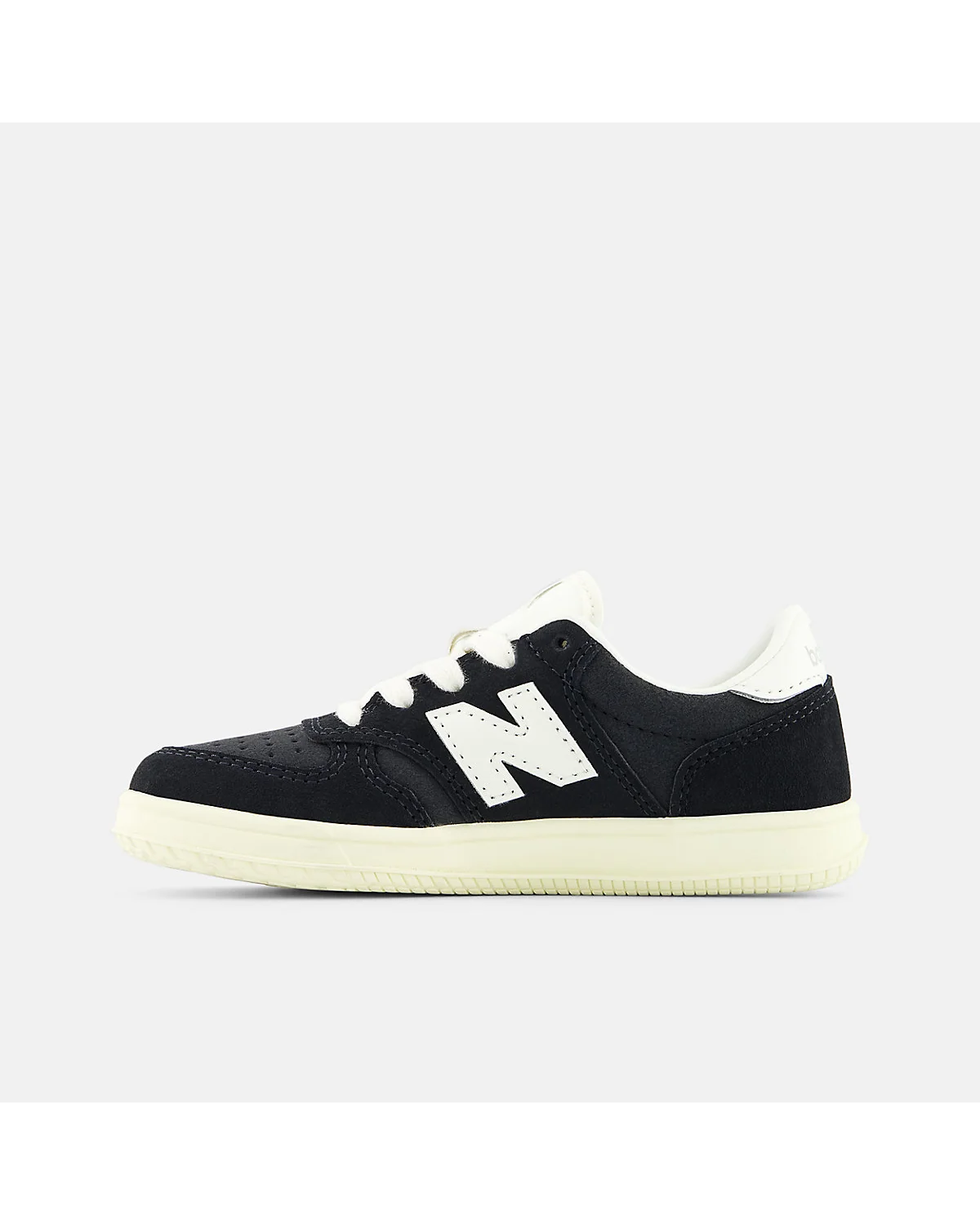 Нижняя часть кроссовок New Balance T500: светлая подошва с рифлением
