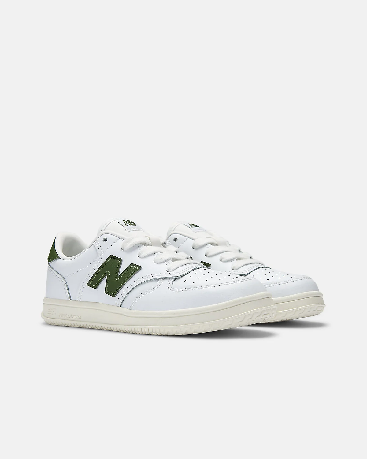 Кроссовки New Balance T500 белый верх с белыми шнурками, фронтальный вид