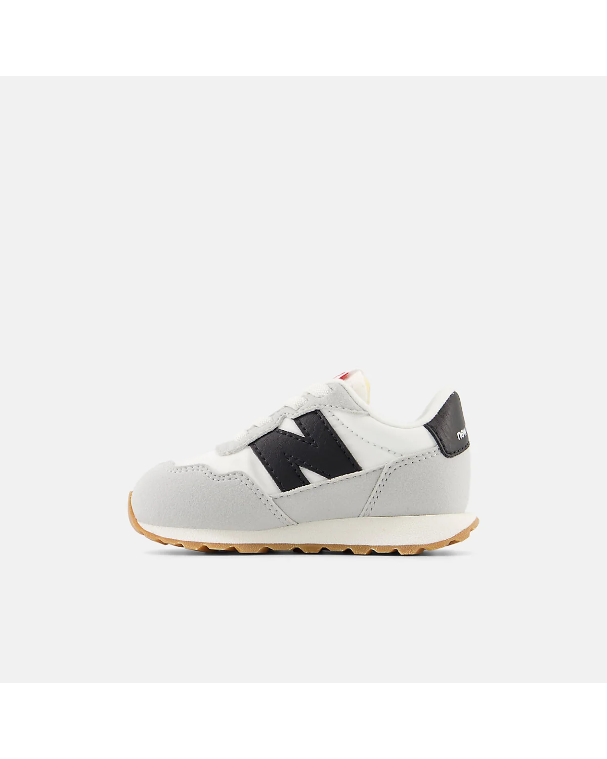 Нижняя часть кроссовок New Balance 237: контрастная оранжево-коричневая подошва