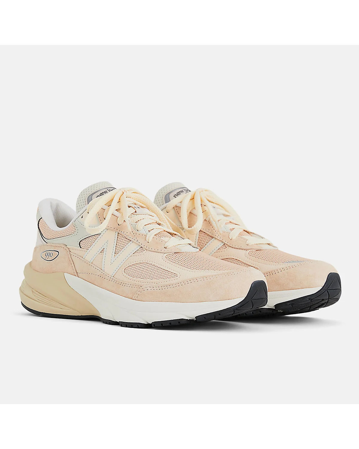 Вид кроссовка New Balance Made in USA 990v6 сверху с логотипом и шнурками