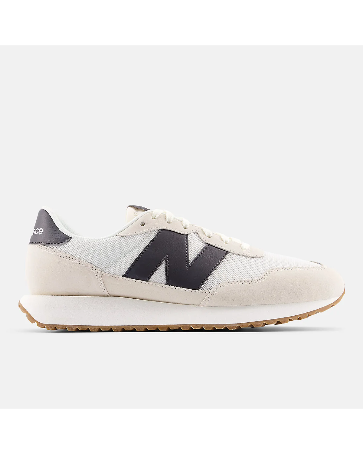 Кроссовки New Balance 237 молочно-чёрного цвета с резиновой подошвой, вид сбоку