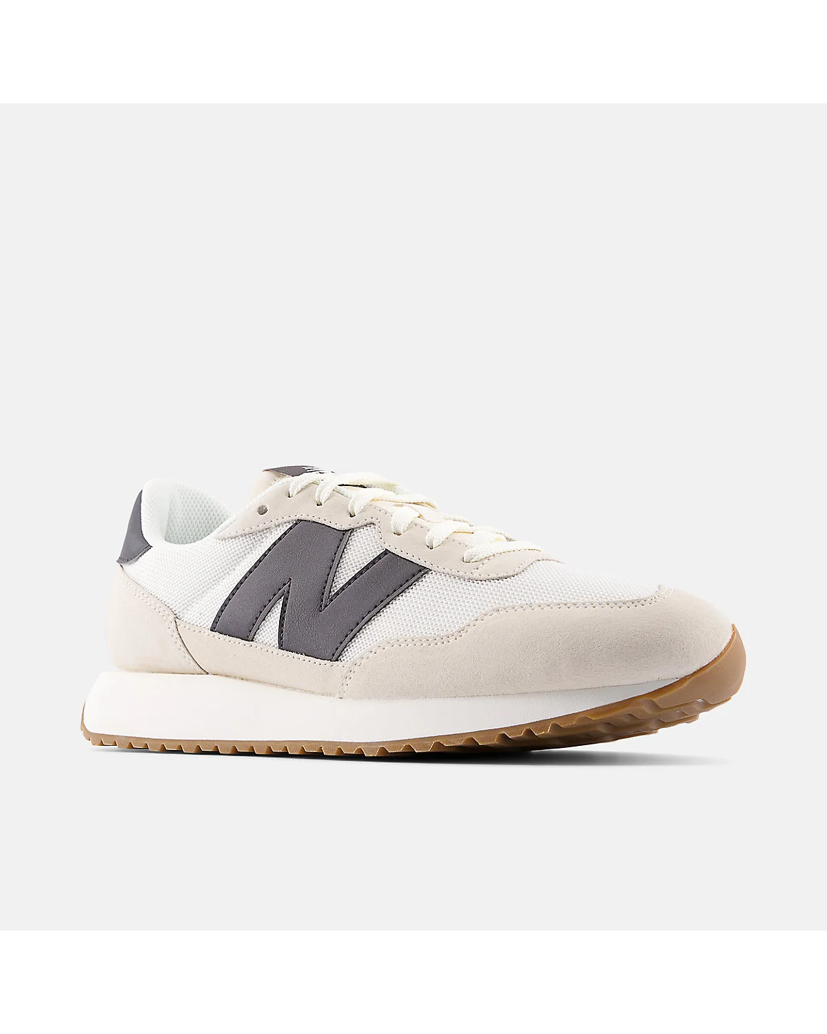 Кроссовки New Balance 237, вид сбоку с видимыми материалами и конструкцией