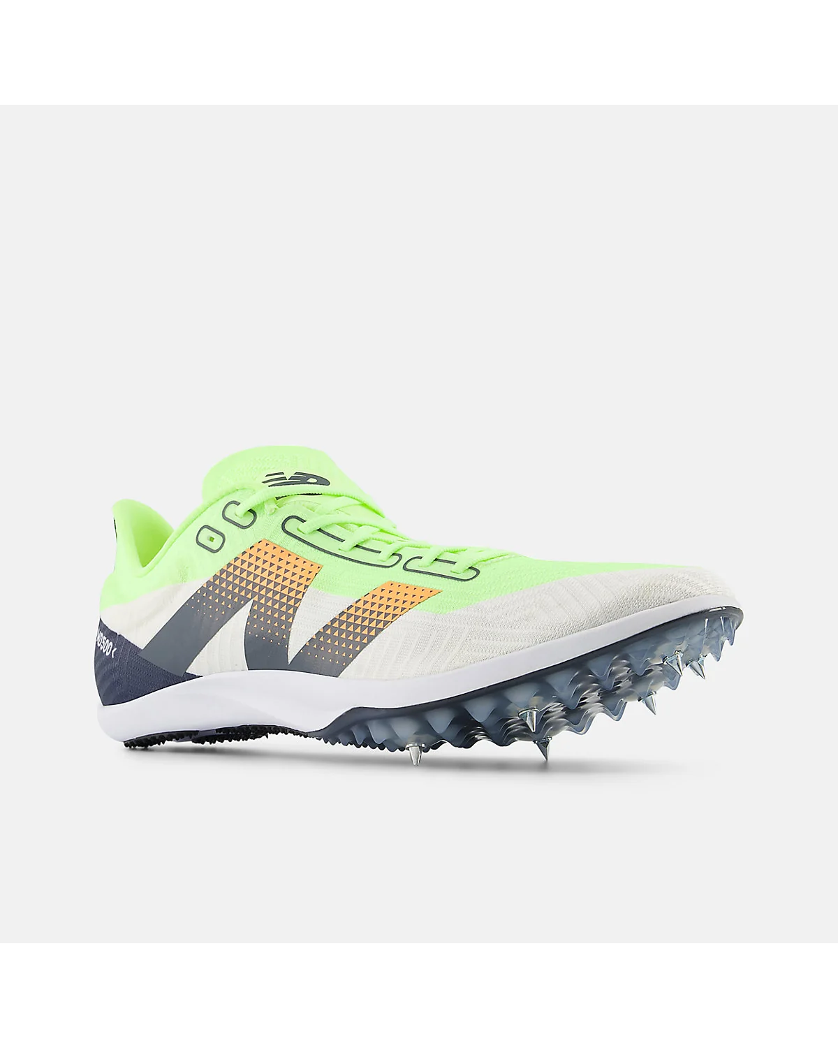 Нижняя часть шиповок New Balance MD500 v9 с тёмными шипами и салатовыми вставками.