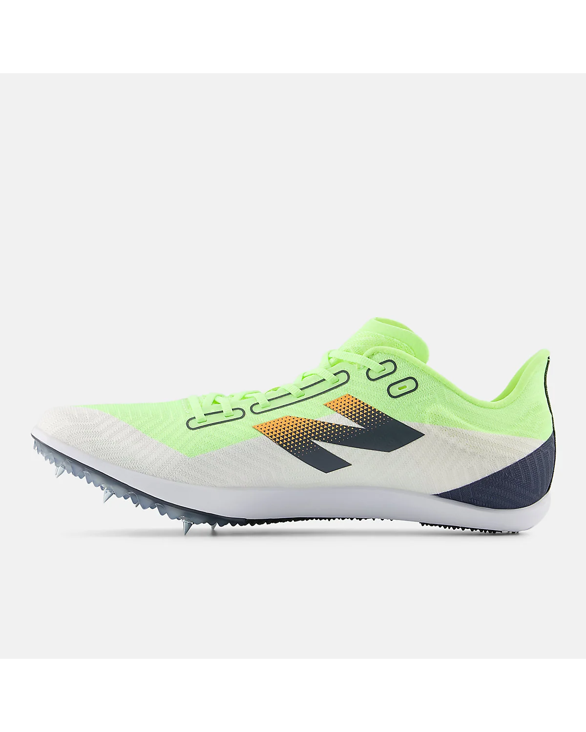 Шиповки New Balance FuelCell MD500 v9 лаймовые, боковой ракурс.