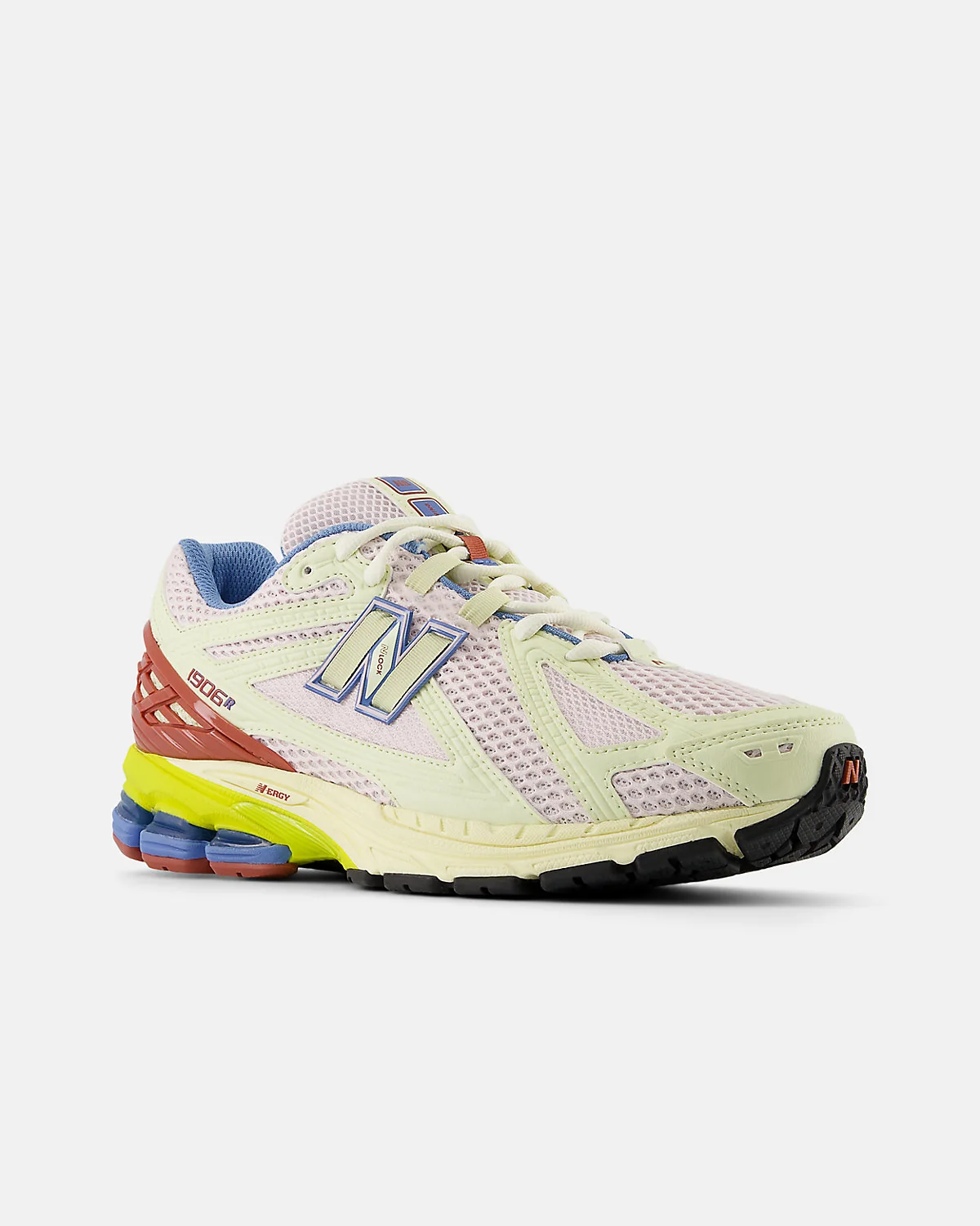 Кроссовки New Balance 1906R зелёные, вид сбоку с графикой волны.