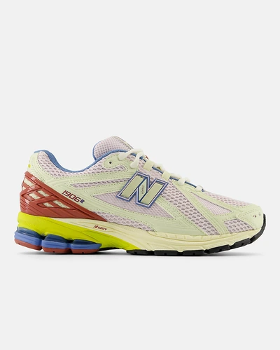 Кроссовки New Balance 1906R для активной жизни