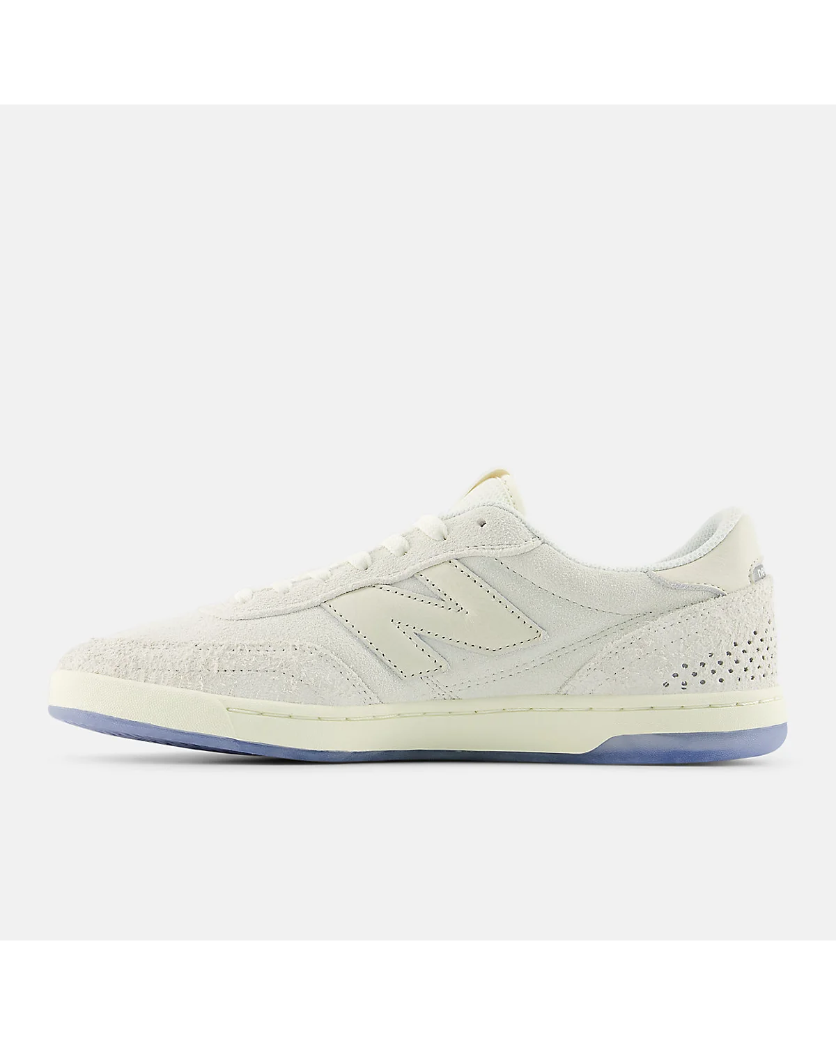 Подошва кроссовок New Balance Numeric 440 V2 с голубым элементом и бежевой резиной.