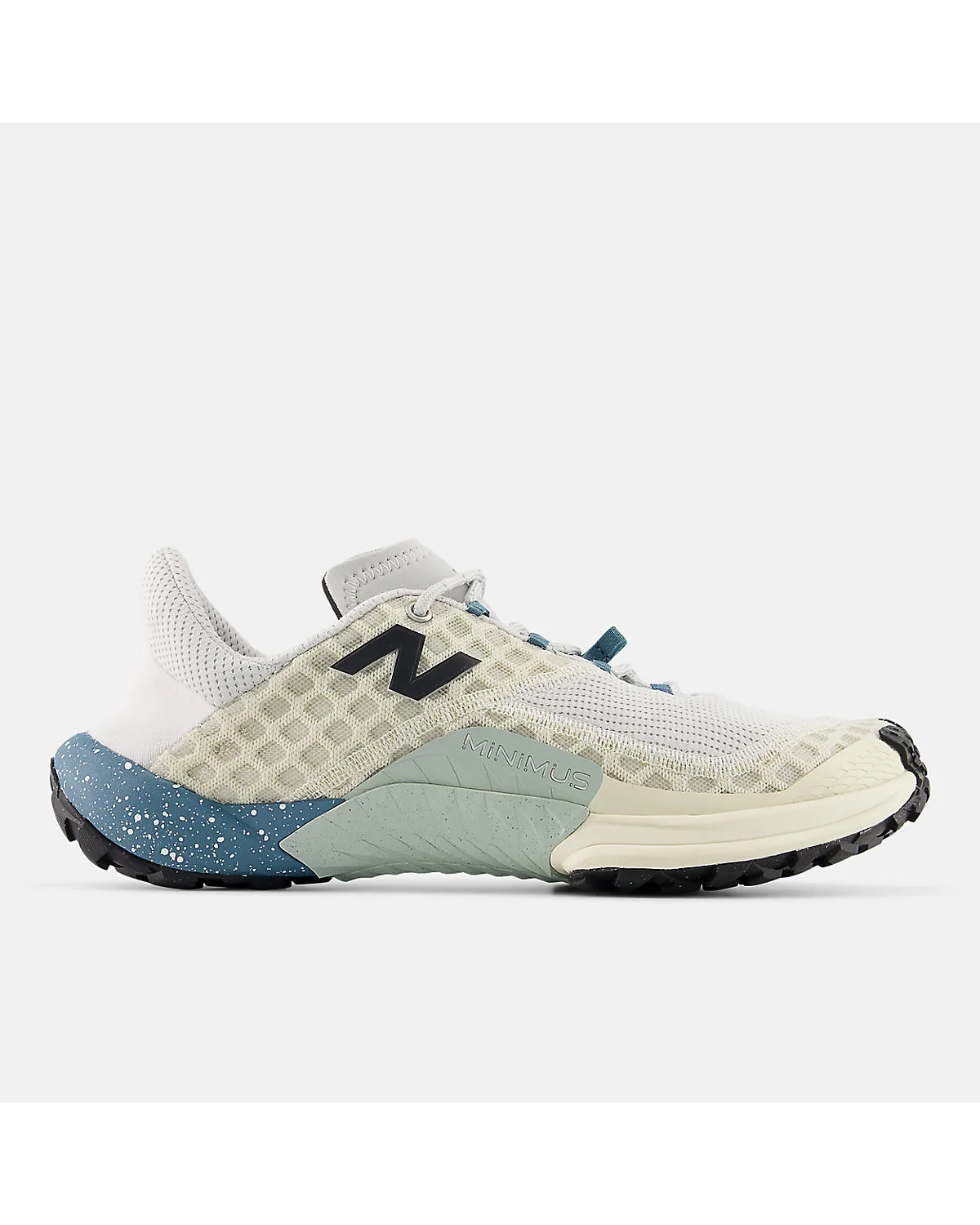 Льняные кроссовки New Balance Minimus Trail с голубыми вставками, вид сбоку.
