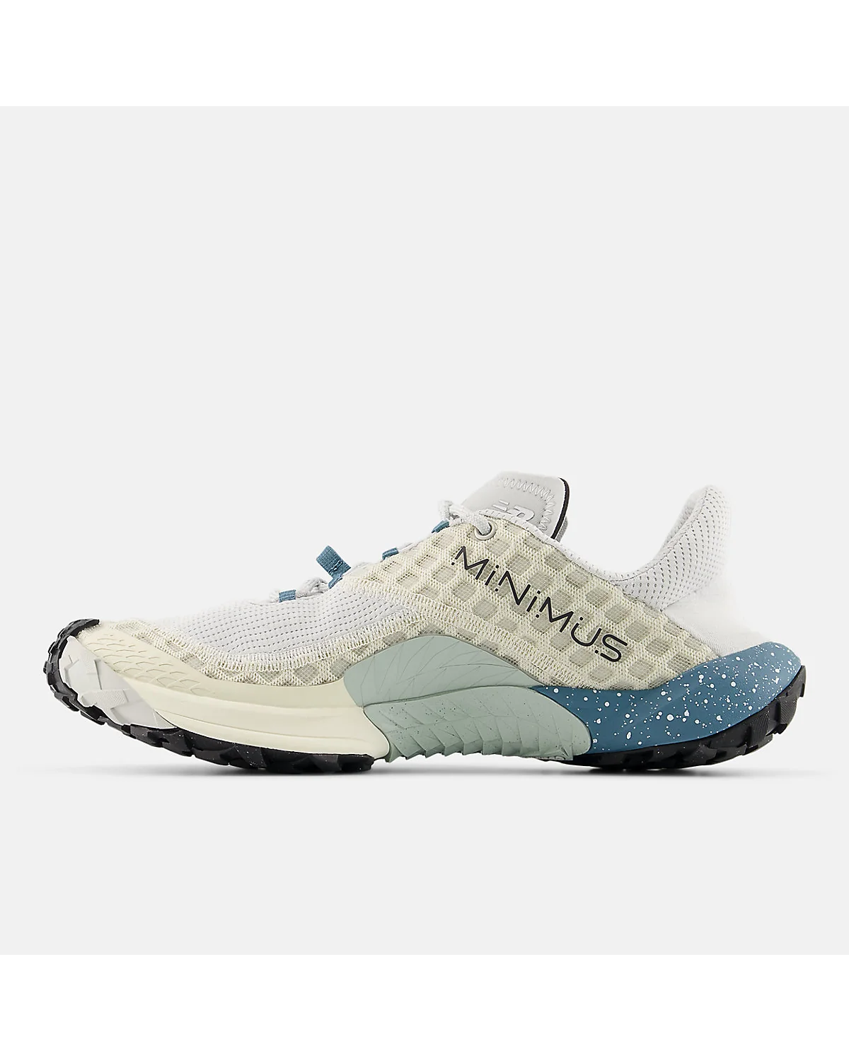 Крупный план материала New Balance Minimus Trail: сетка и голубая вставка.