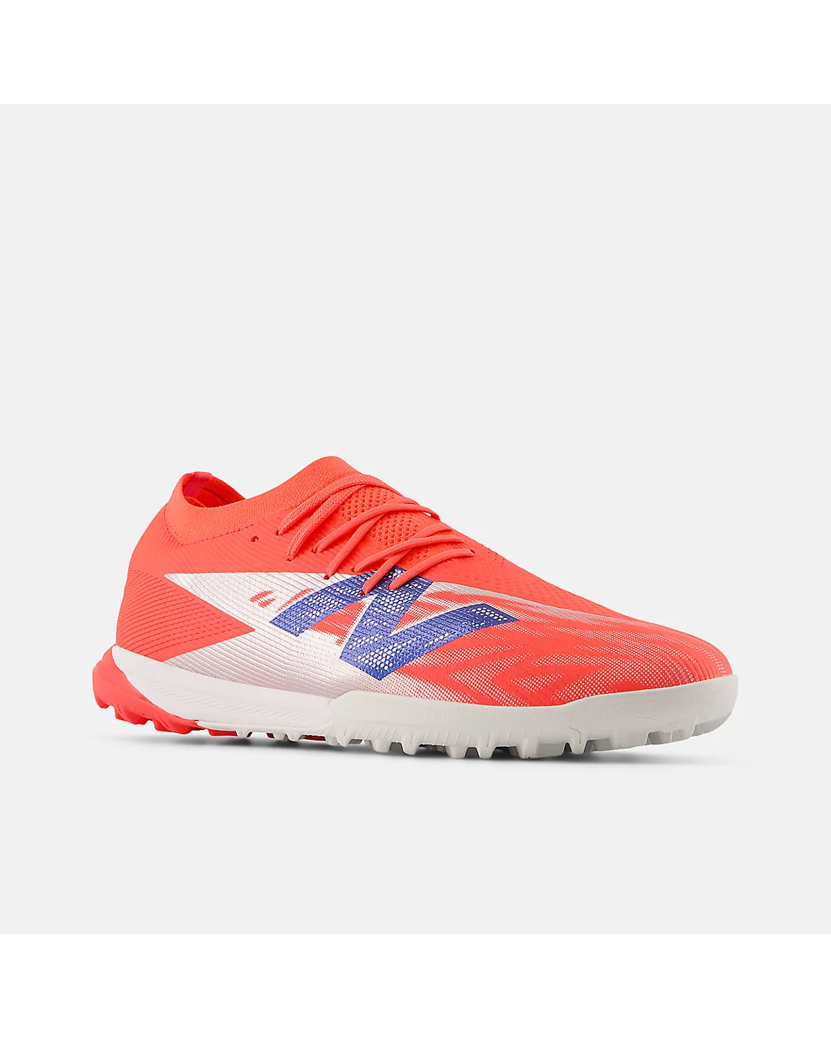 Кроссовки New Balance Furon Elite TF в профиль, виден синий дизайн бока.