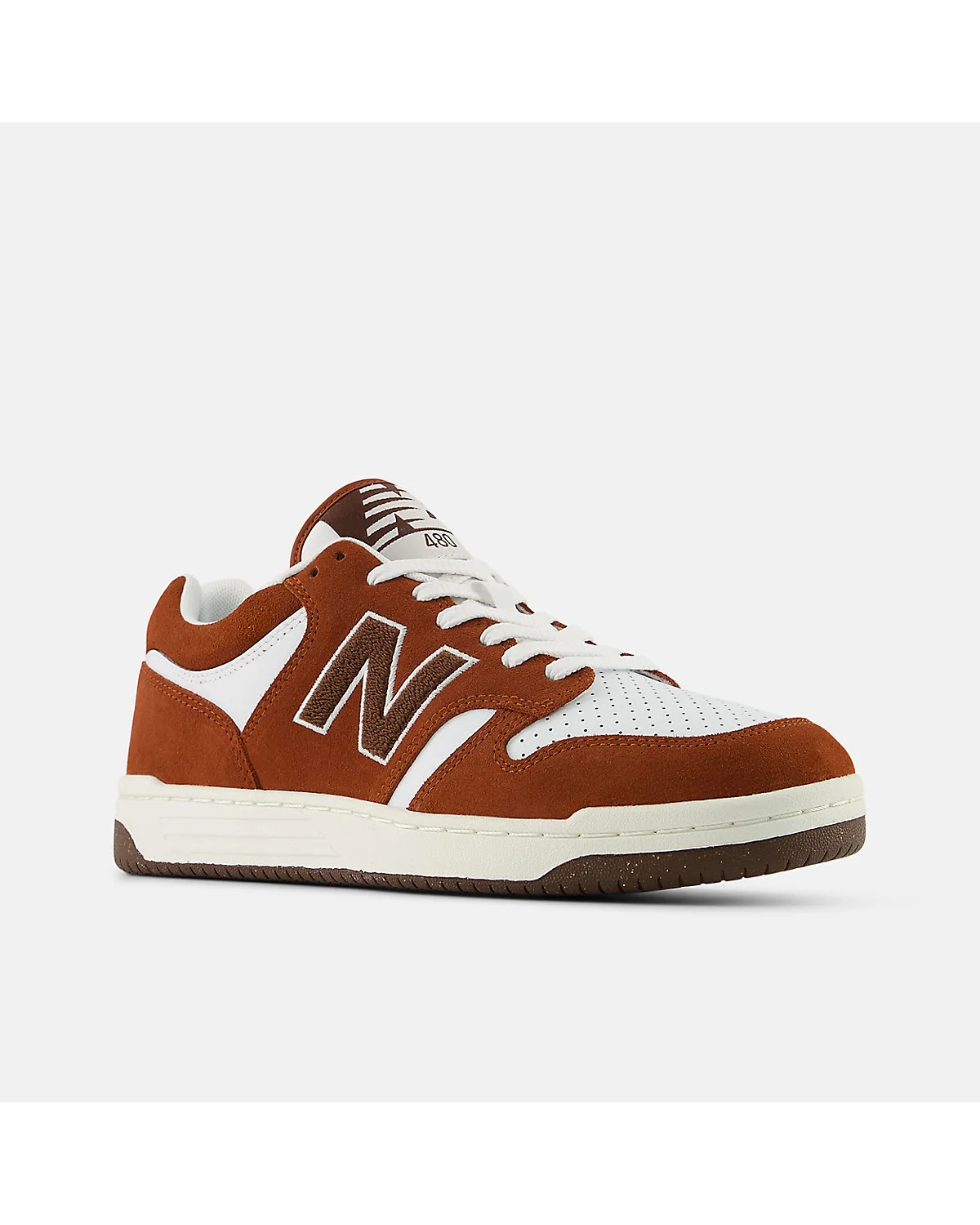 Кроссовки New Balance 480 L в профиль, видна фактура замши и белые детали.