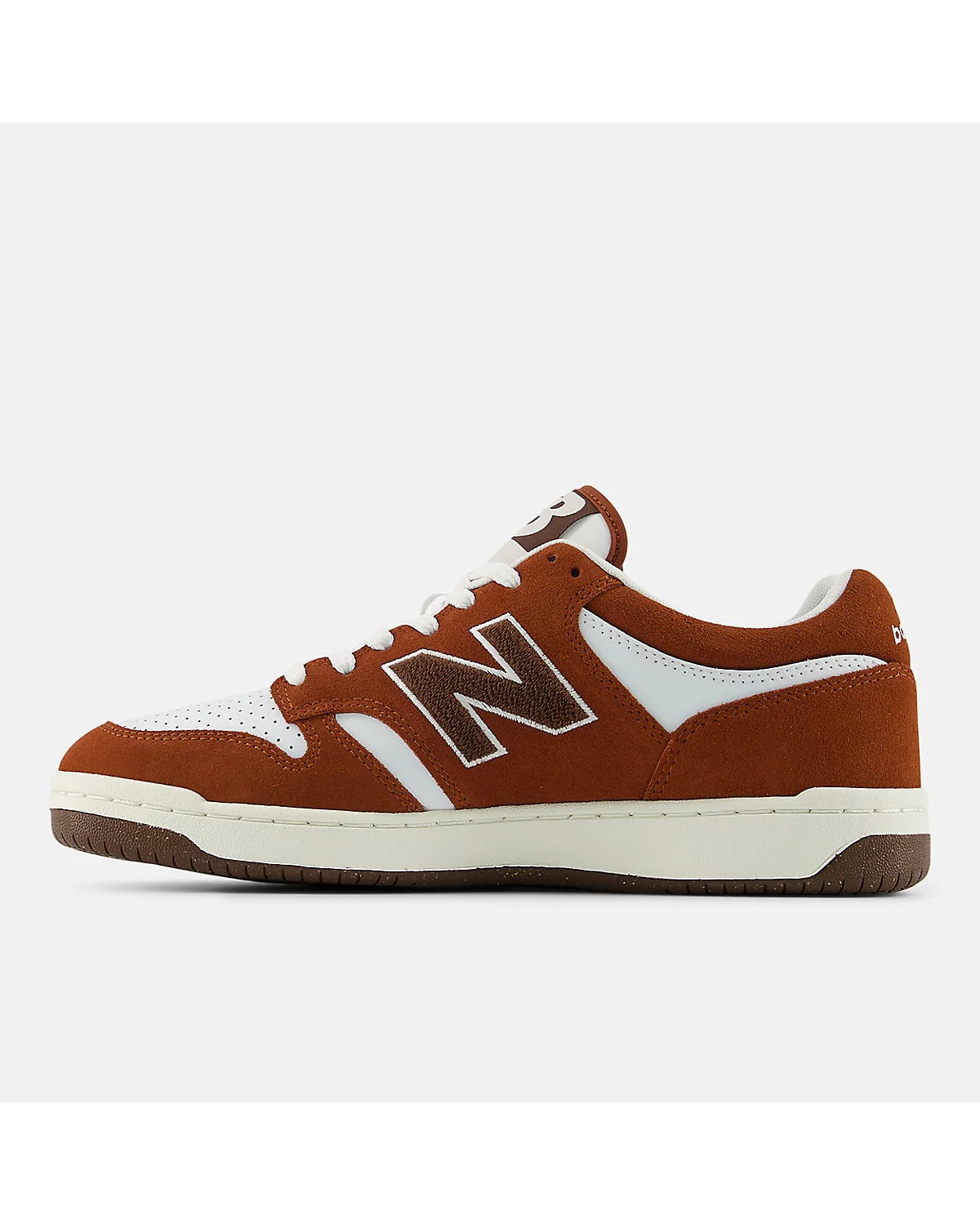 Вид сверху на кроссовки New Balance 480 L с логотипом и белой подошвой.