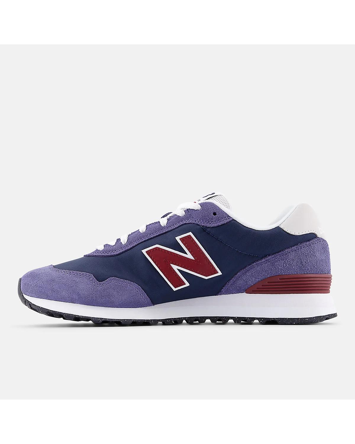 Вид сверху на кроссовки New Balance 515 с логотипом и подошвой.