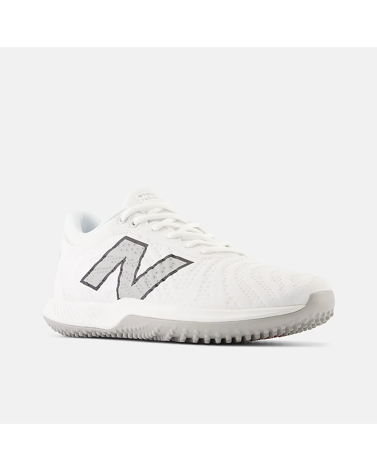 Кроссовки New Balance FuelCell 4040v7 Turf в профиль, видны серые вставки.