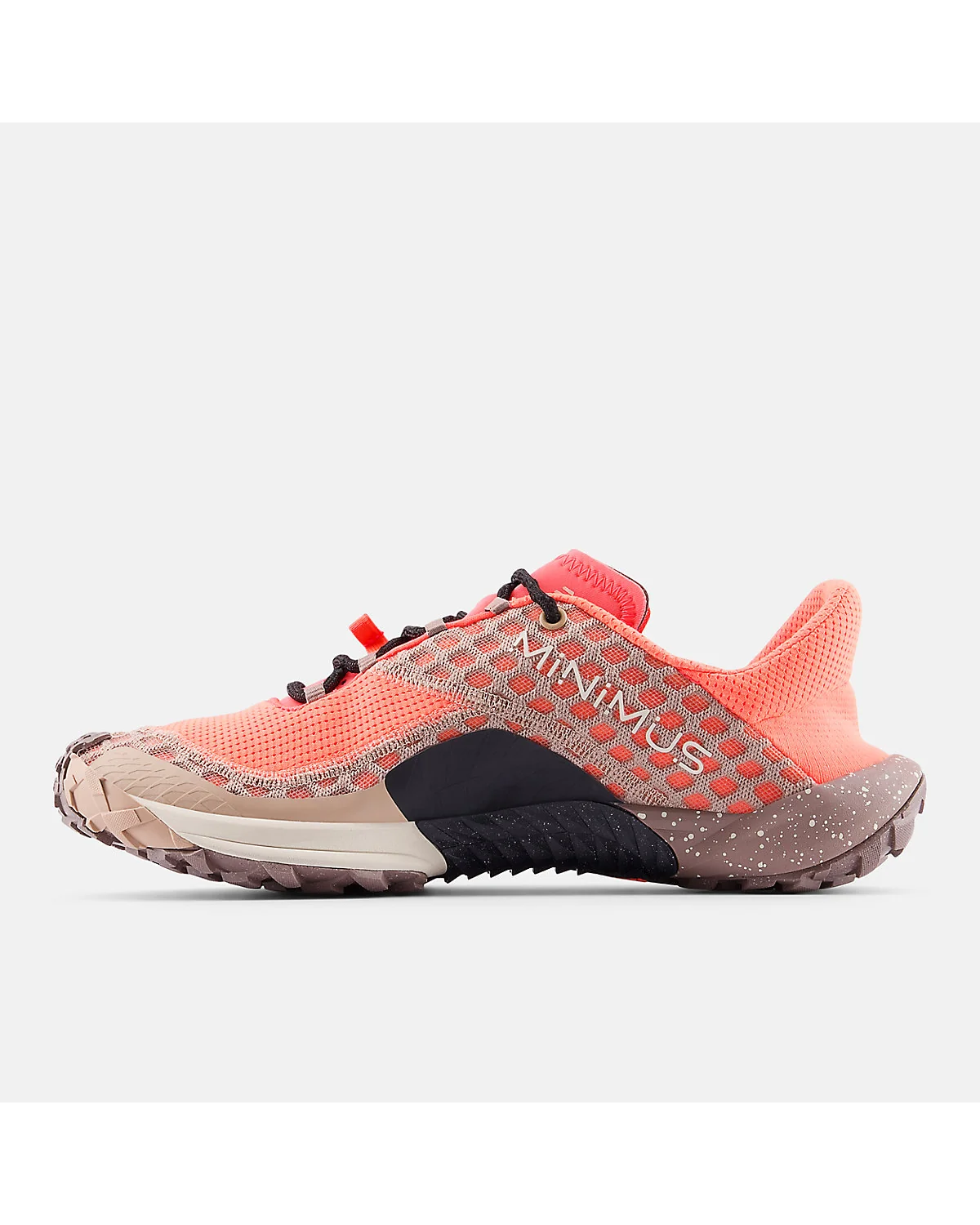 Подошва красных кроссовок New Balance Minimus Trail с протектором для грунта