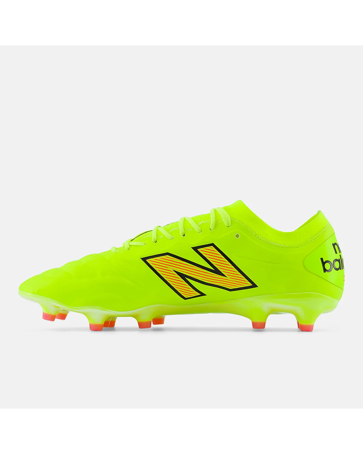 Шипованная подошва жёлтых бутс New Balance 442 для футбола
