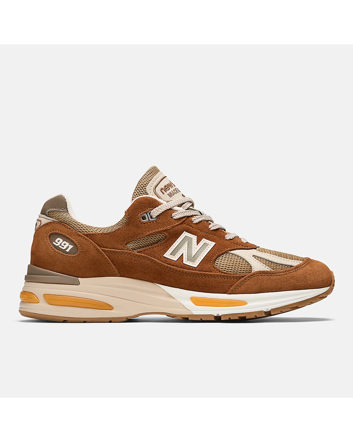 Коричневые кроссовки New Balance 991v2 с бежевыми вставками, вид сбоку