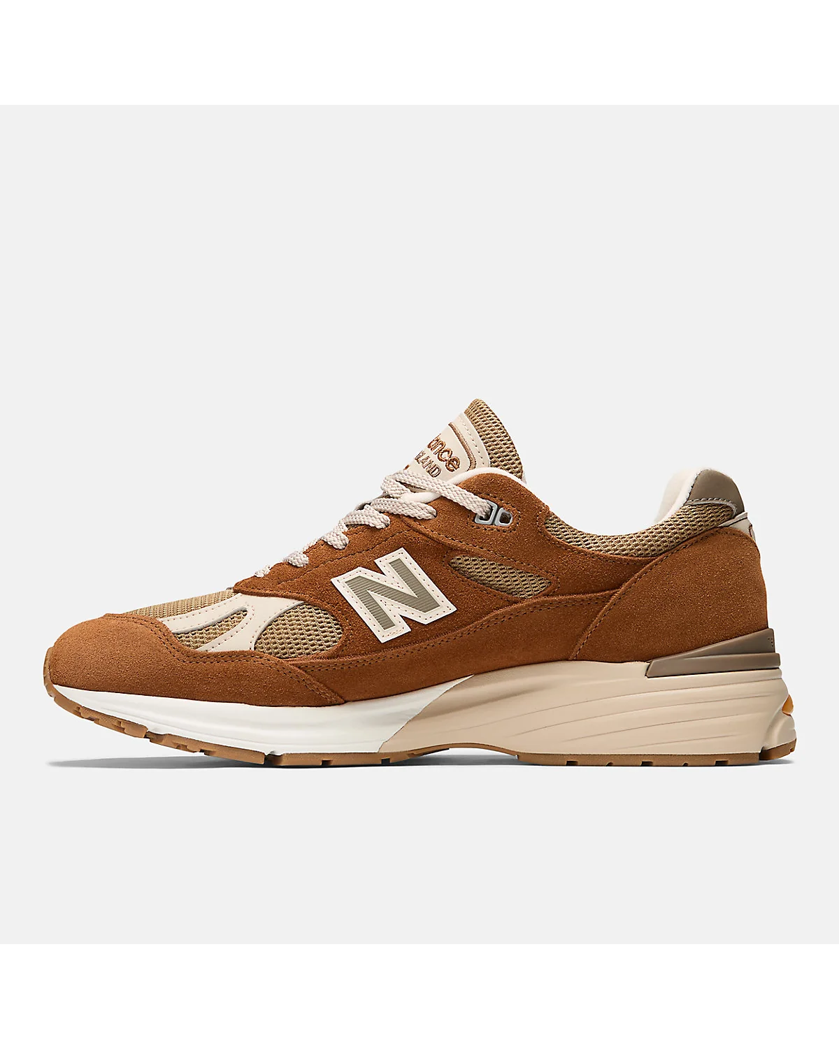 Подошва коричневых кроссовок New Balance 991v2 с белой пеной