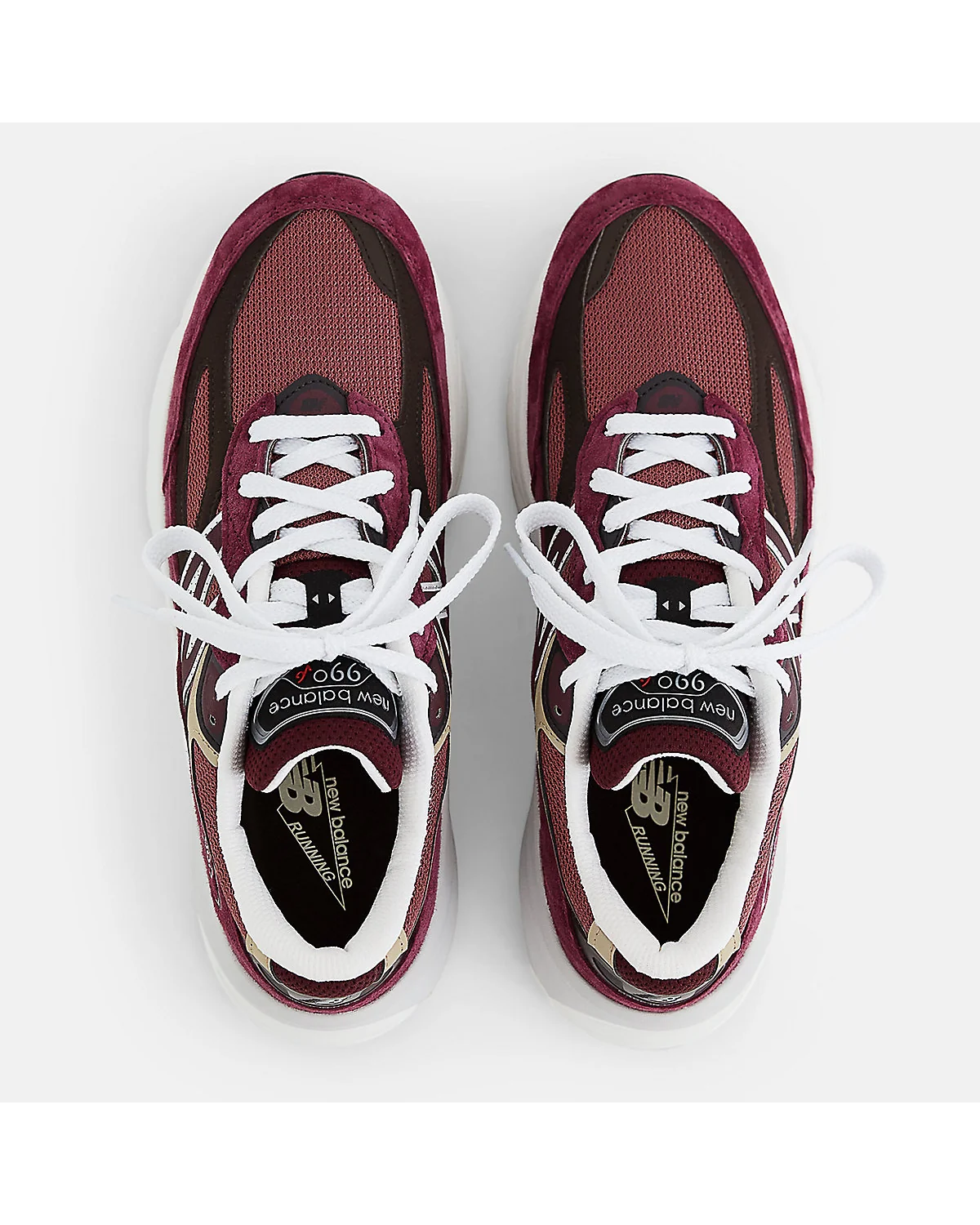 Подошва бордовых кроссовок New Balance 990v6, вид сверху