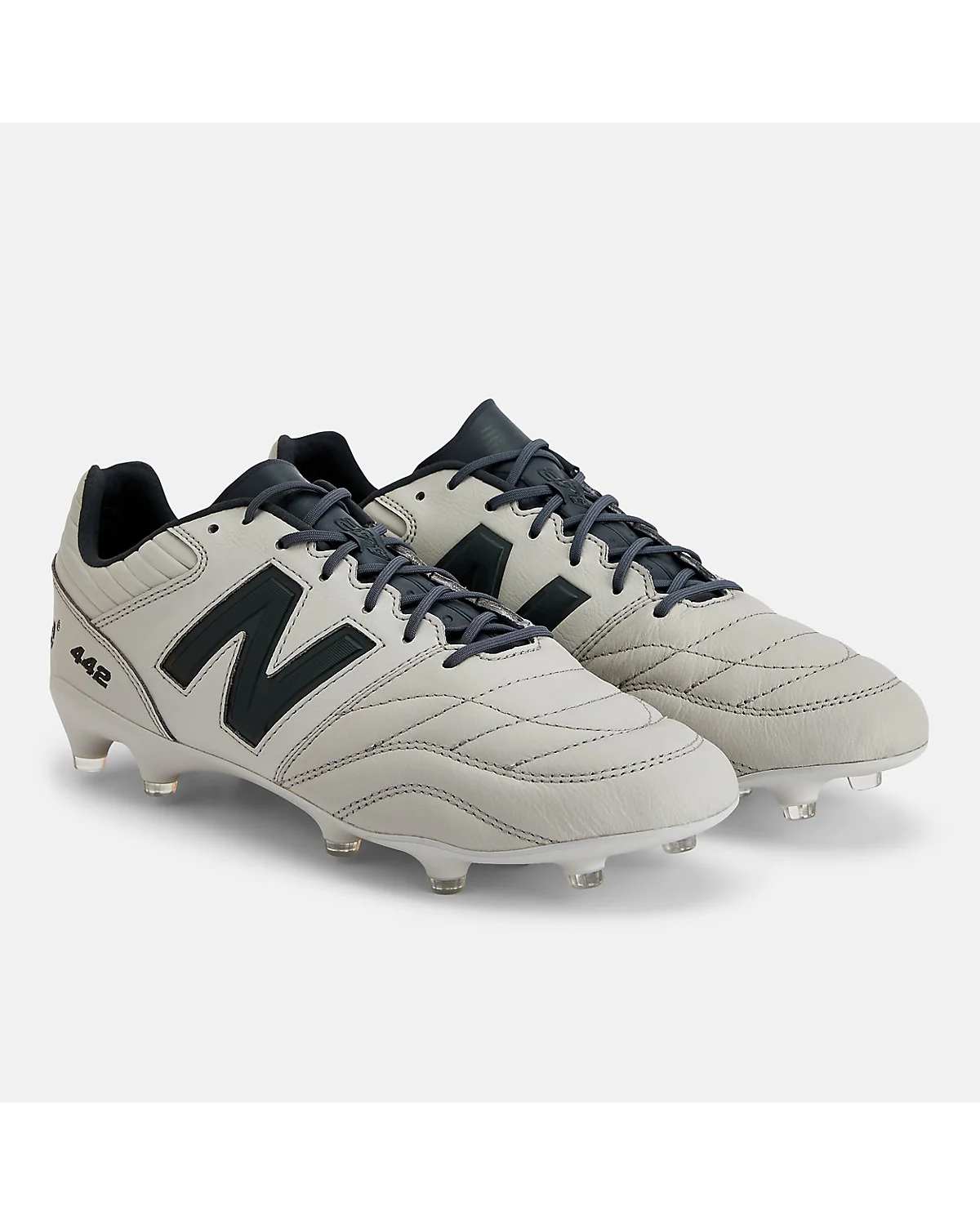 Подошва бутс New Balance 442 PRO FG V2 с шипами для натурального газона.