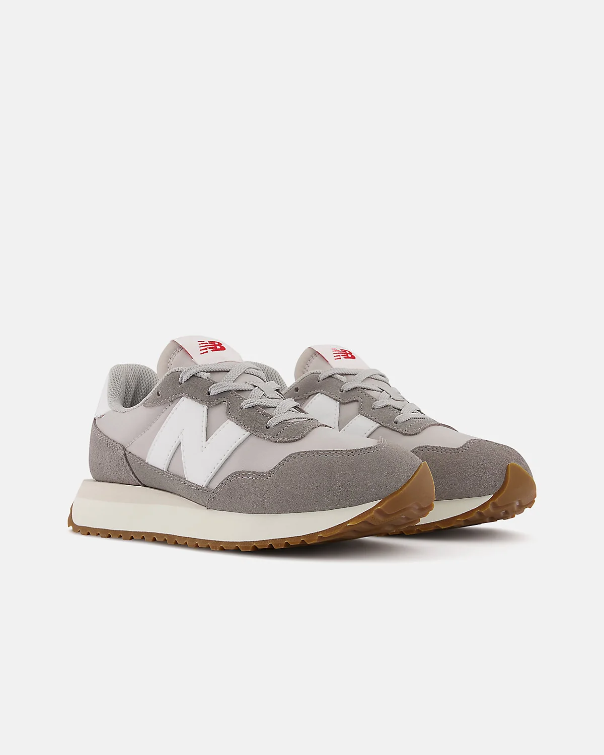 Синие кроссовки New Balance 237 на шнурках, вид с двух ракурсов