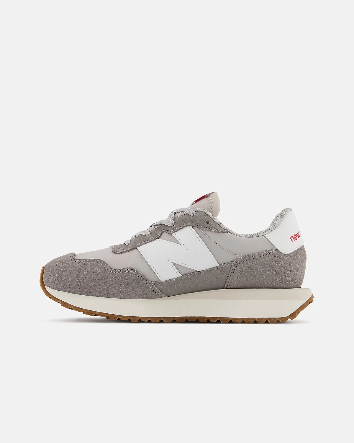 Подошва кроссовок New Balance 237 с коричневым протектором в ёлочку