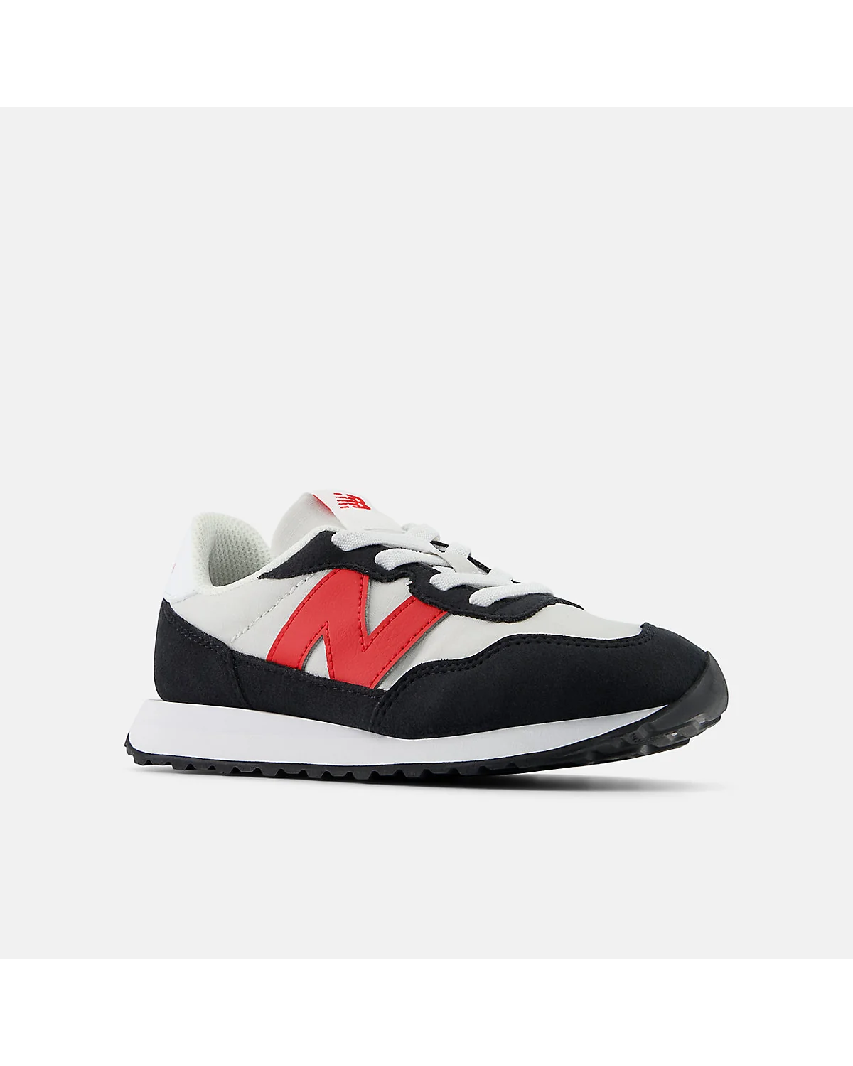 Серо-красные детские кроссовки New Balance 237, ракурс три четверти