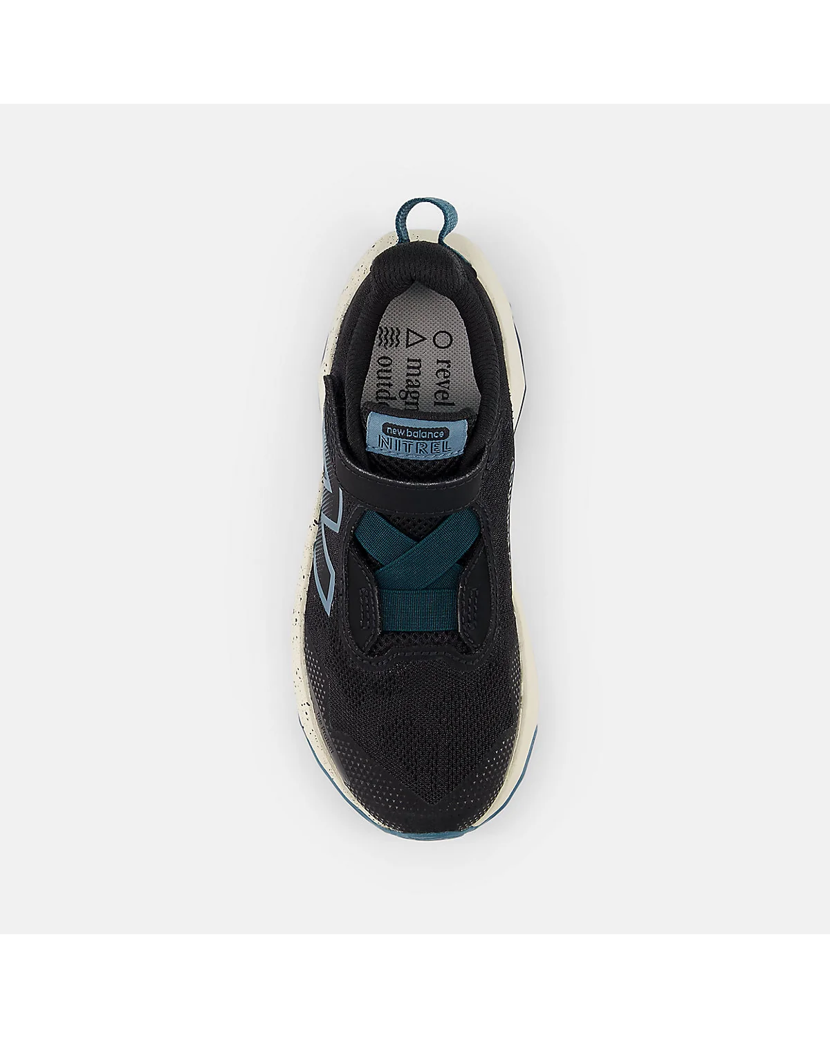 Внутренняя часть чёрных детских кроссовок New Balance Nitrel с меткой размера