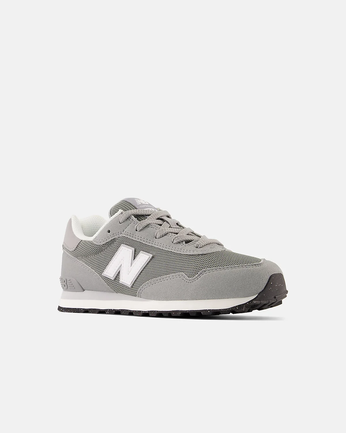 Чёрно-белые детские кроссовки New Balance 515, ракурс три четверти