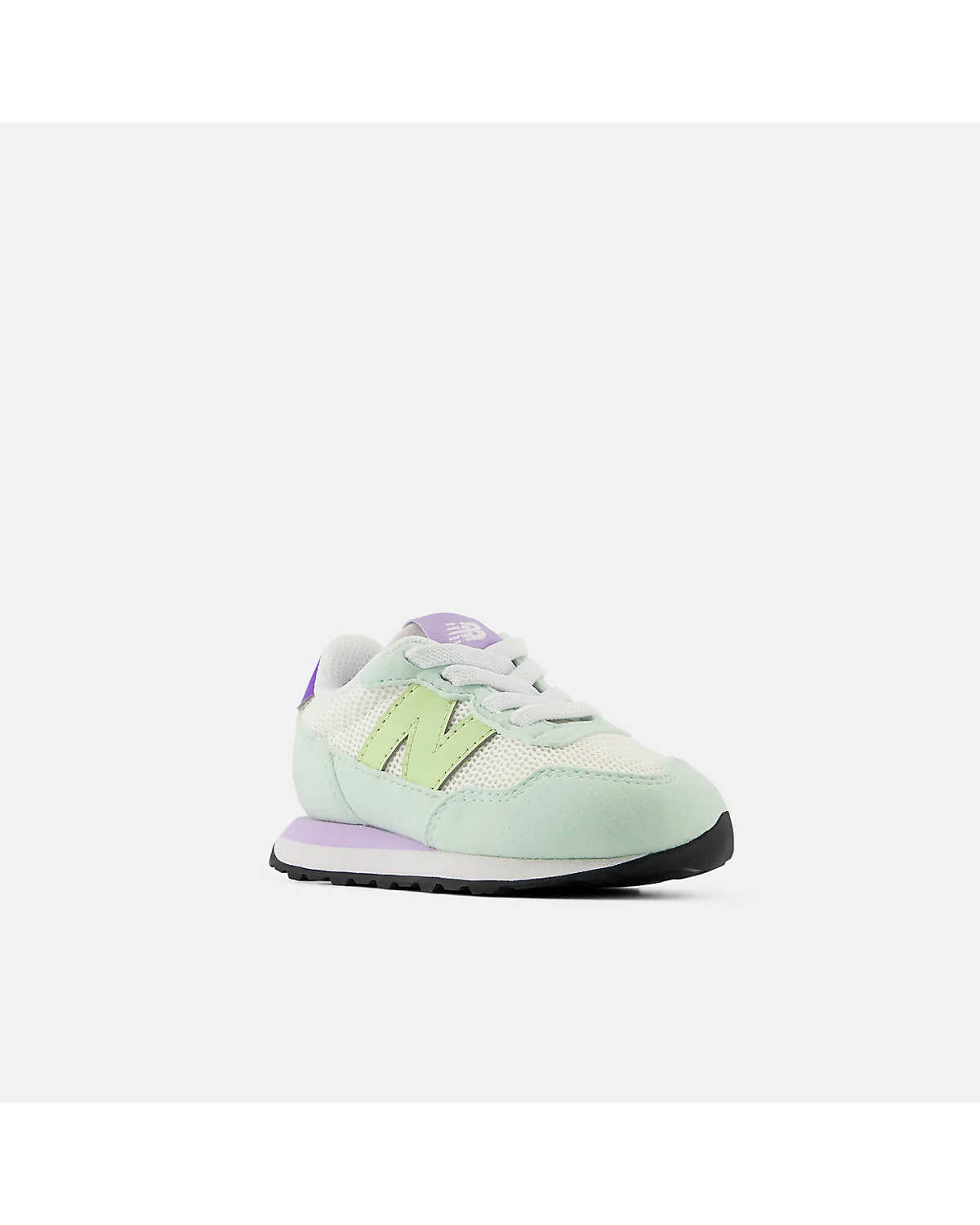 Светло-зелёные детские кроссовки New Balance 237 на резинке, ракурс три четверти