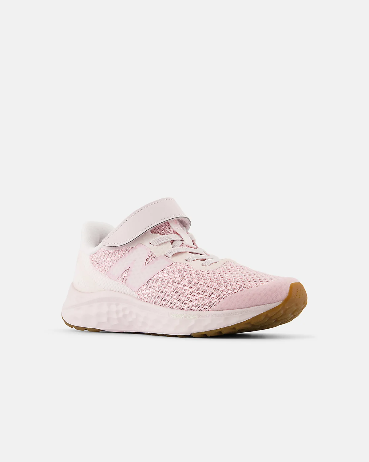 Чёрно-серые детские кроссовки New Balance Fresh Foam Arishi, ракурс три четверти