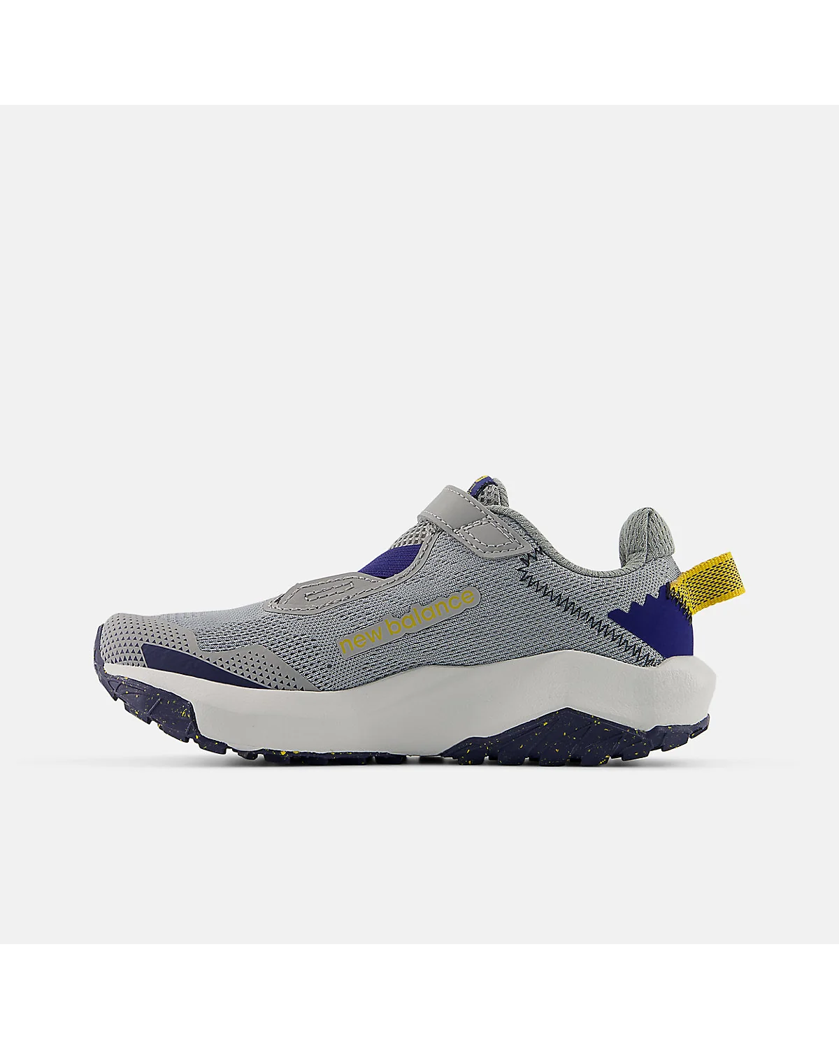 Подошва детских кроссовок New Balance DynaSoft Nitrel v6 с протектором, вид снизу.