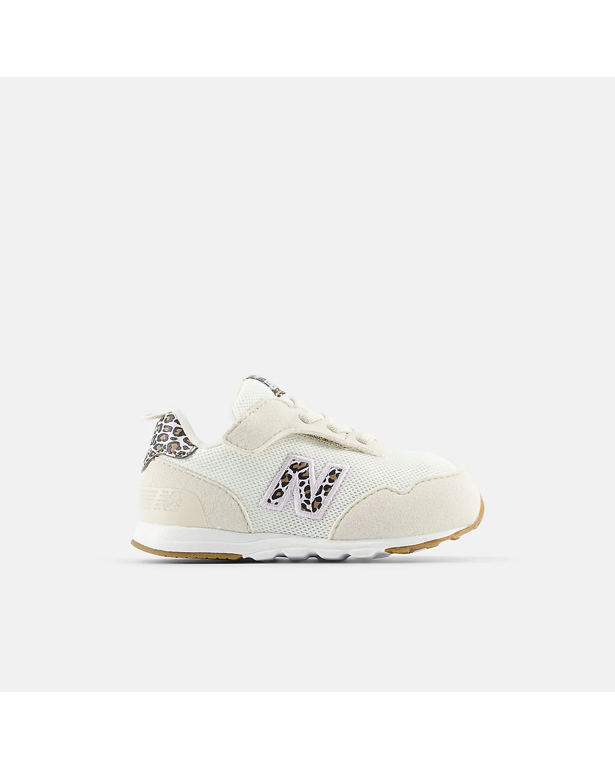 Кремовые детские кроссовки New Balance 515 с леопардовым принтом, вид спереди.