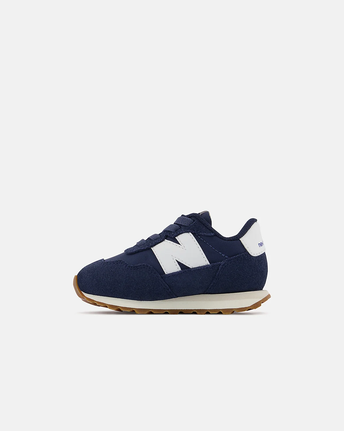 Подошва детских кроссовок New Balance 237 серо-мульти, вид сзади.