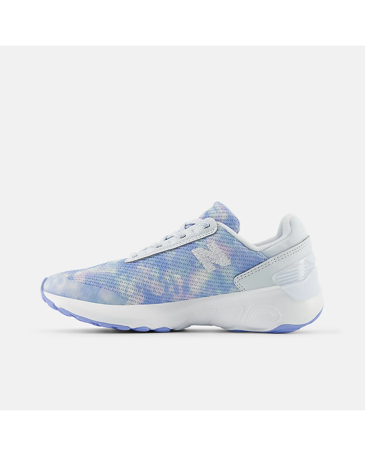 Объёмная подошва Fresh Foam кроссовок New Balance в бело-голубых тонах