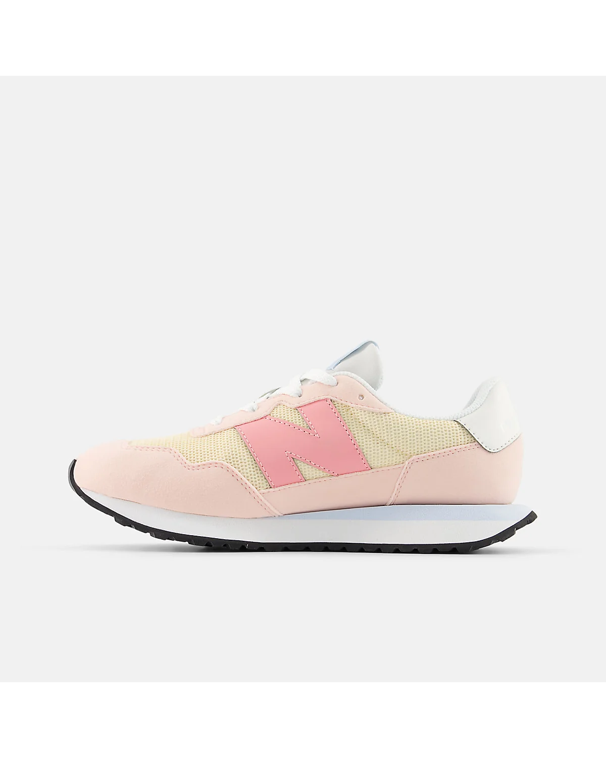 Белая подошва кроссовок New Balance 237 с чёрной и белой кромкой