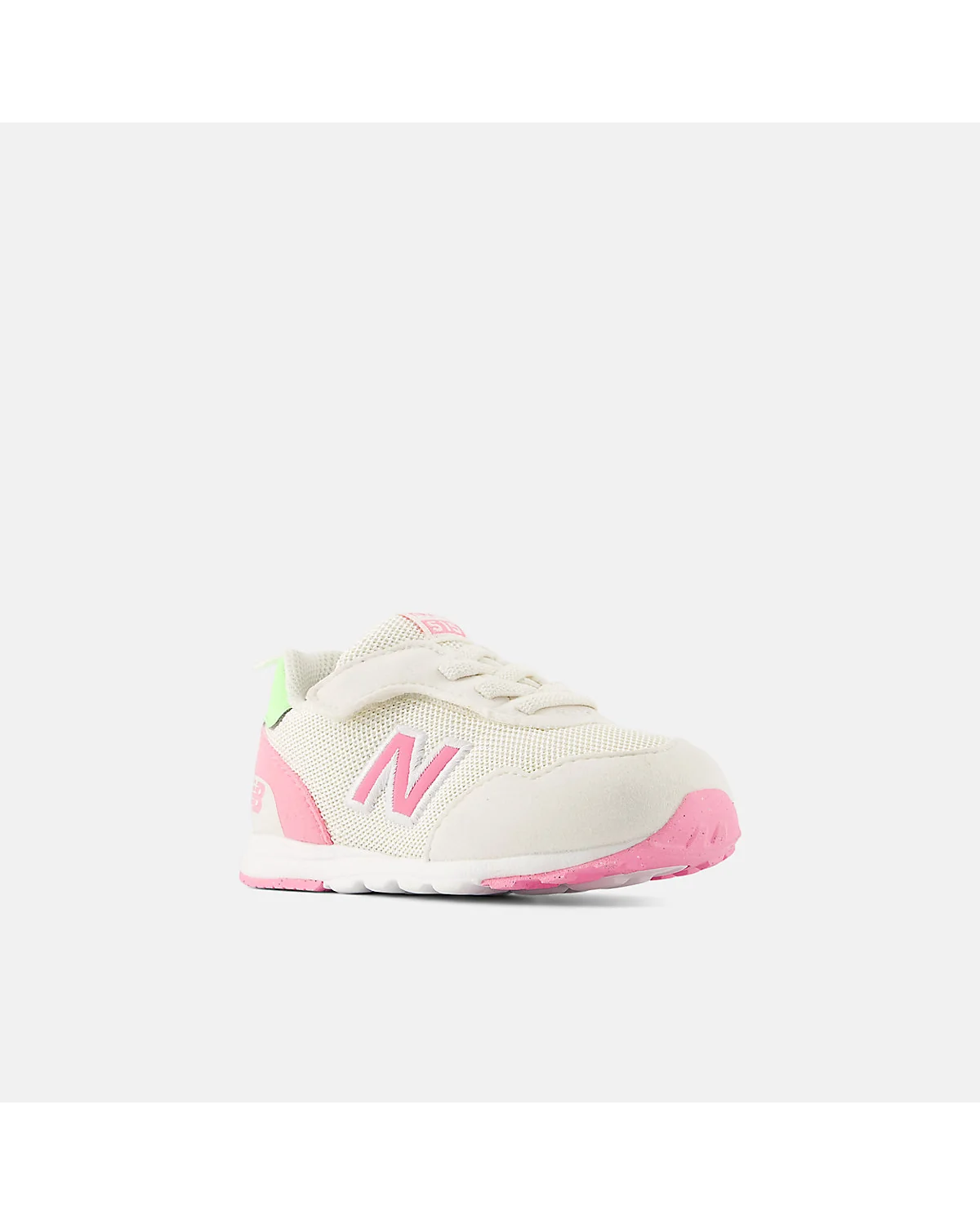 Светло-розовые кроссовки New Balance 515 сбоку, видна белая подошва