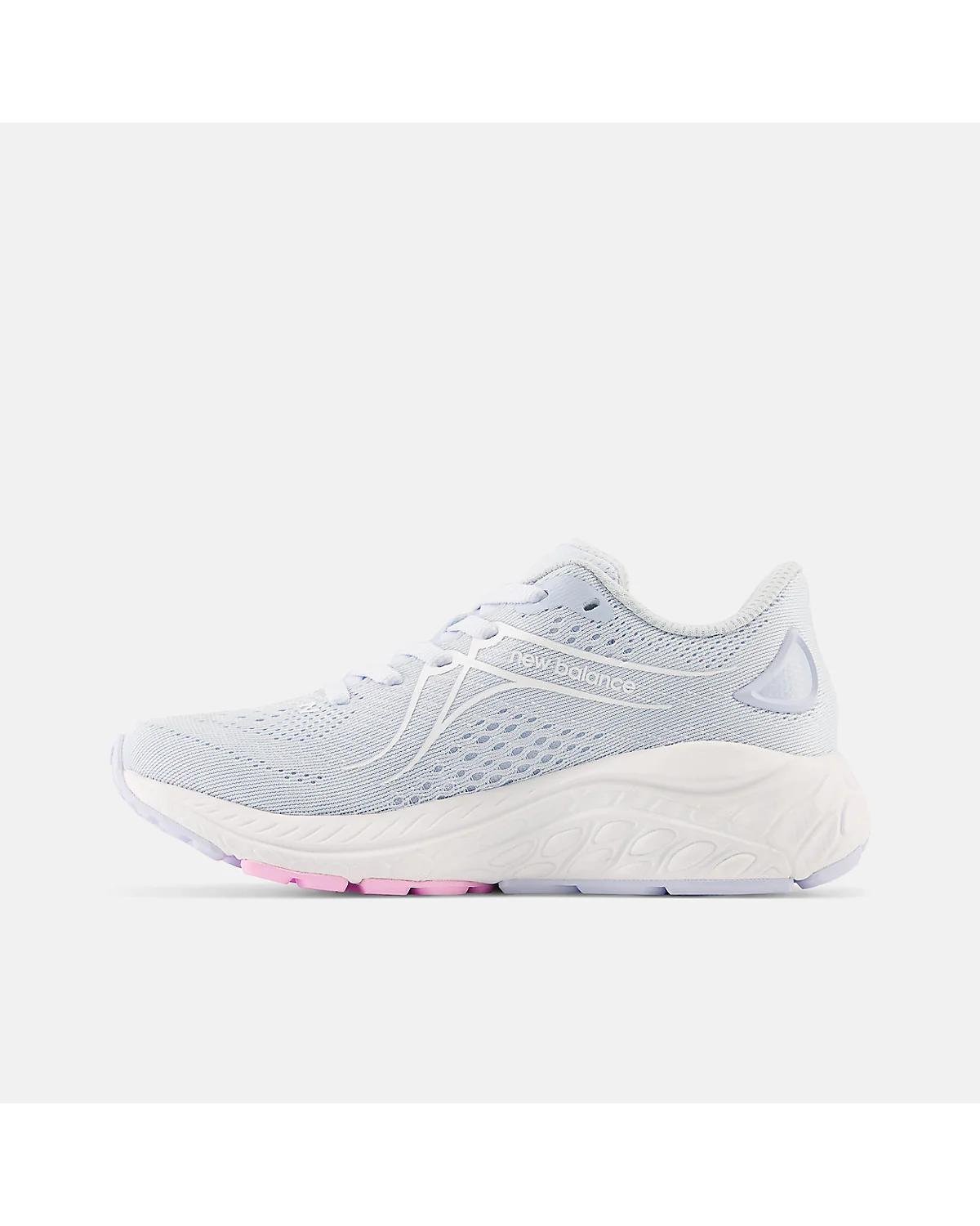 Белые кроссовки New Balance 860v13, иной ракурс сбоку.
